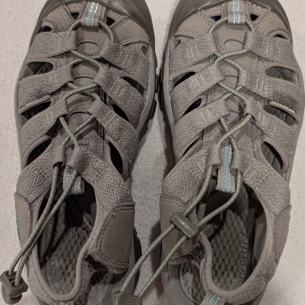 KEEN Whisper Sandals 7.5 Gray Waterproof Hiking Gorpcore Narrow Fit